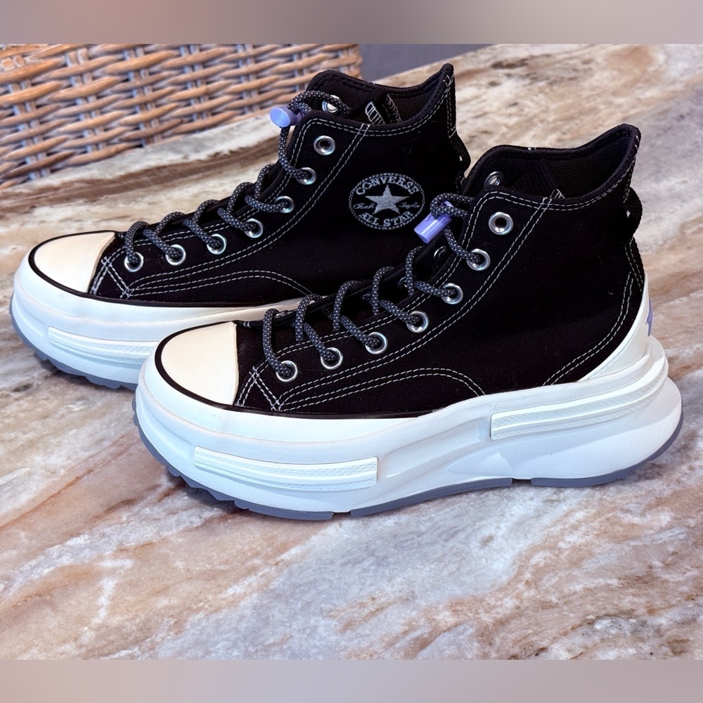 Women’s/Mens CONVERSE Run Star Legacy Hi Chuck Taylor sneakers. Size W 6 / M 4.5
